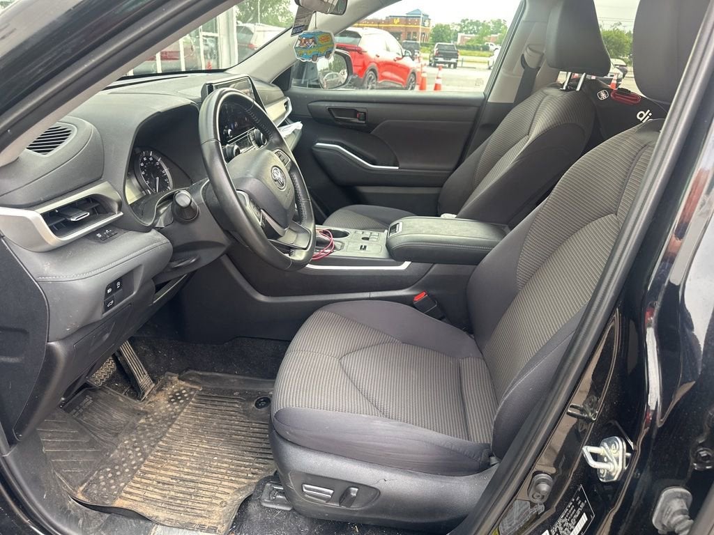2024 Toyota Highlander LE