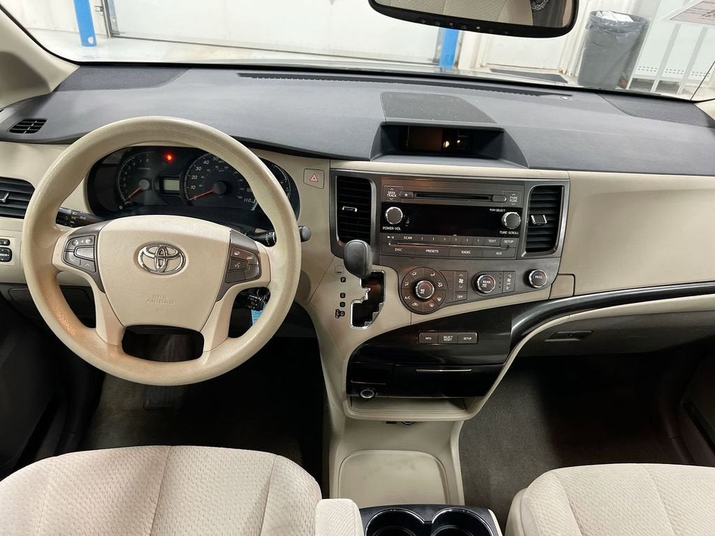 2011 Toyota Sienna LE AAS