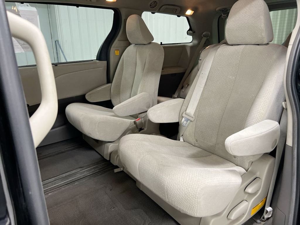 2011 Toyota Sienna LE AAS