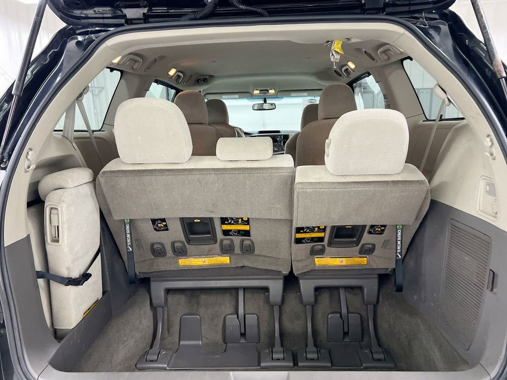 2011 Toyota Sienna LE AAS