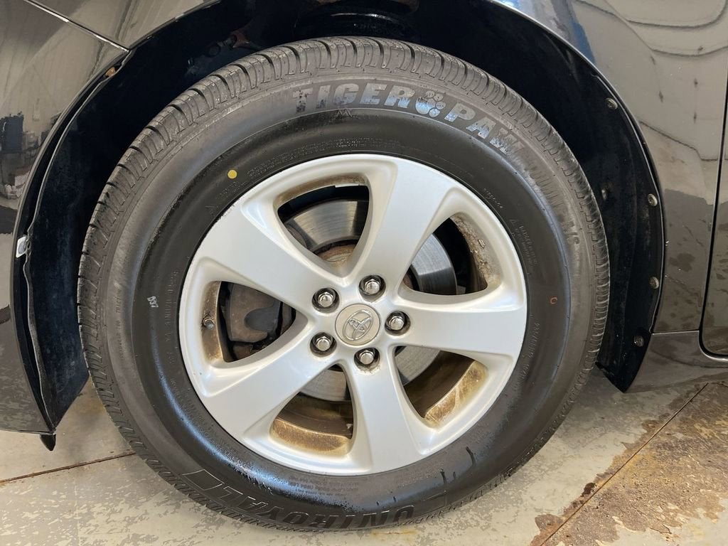 2011 Toyota Sienna LE AAS