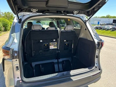 2023 Toyota Sienna LE