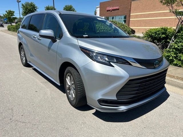 2023 Toyota Sienna LE