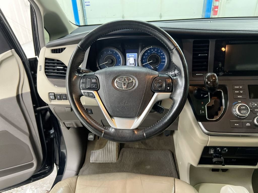2016 Toyota Sienna XLE