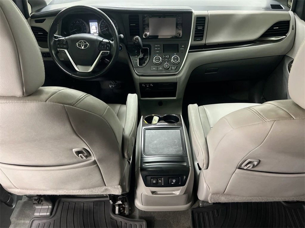 2018 Toyota Sienna XLE Auto Access Seat