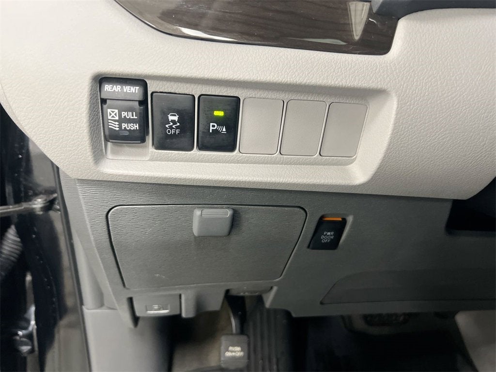2018 Toyota Sienna XLE Auto Access Seat