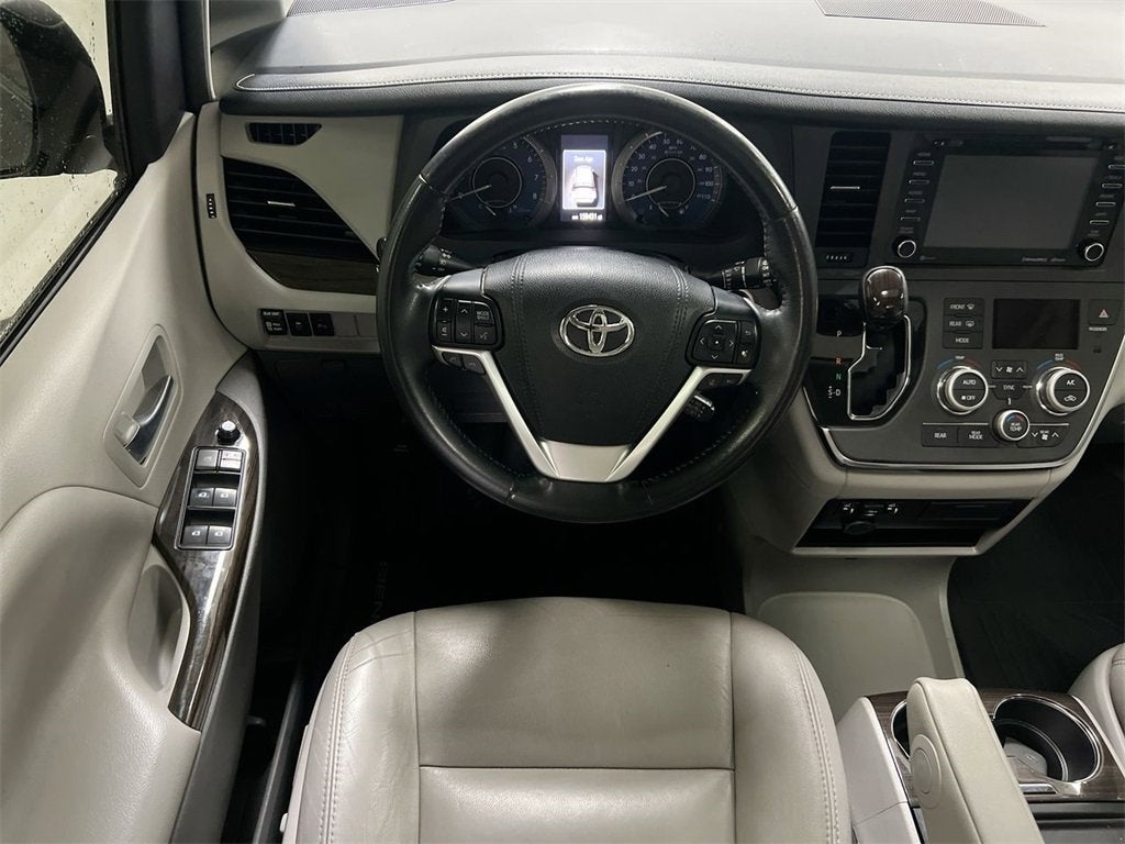2018 Toyota Sienna XLE Auto Access Seat