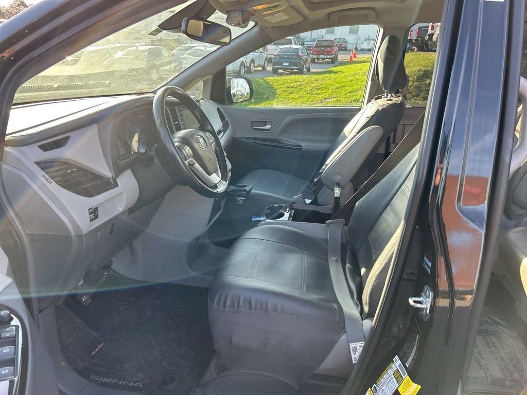 2019 Toyota Sienna XLE Auto Access Seat