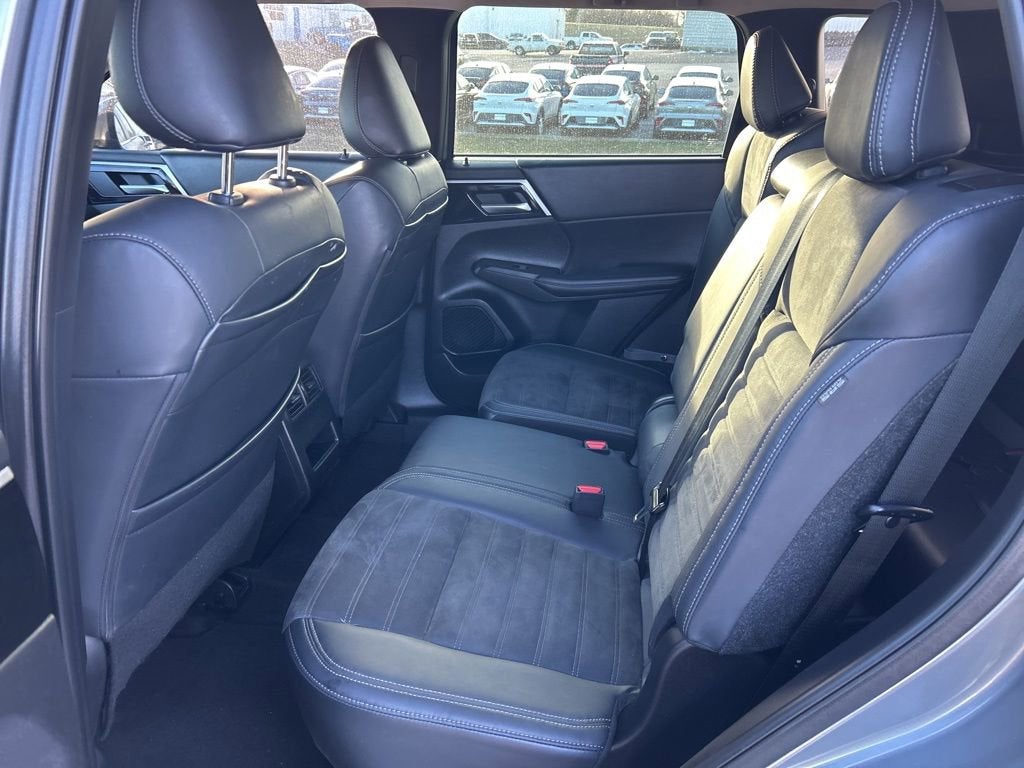 2023 Mitsubishi Outlander SE