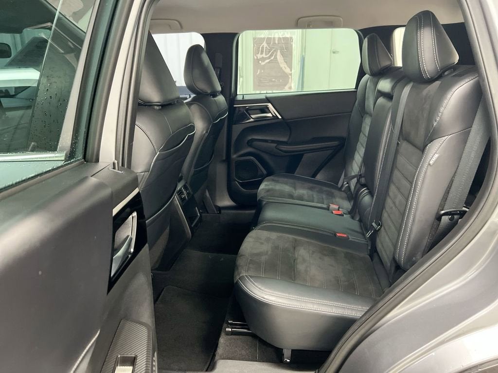 2023 Mitsubishi Outlander SE