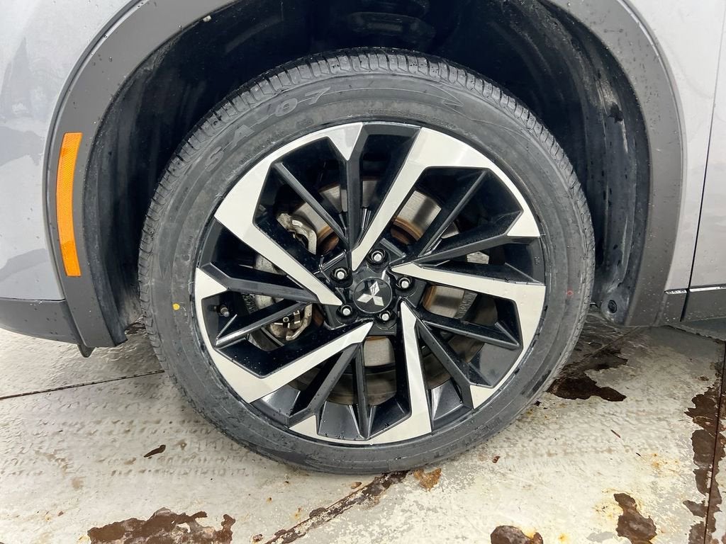 2023 Mitsubishi Outlander SE