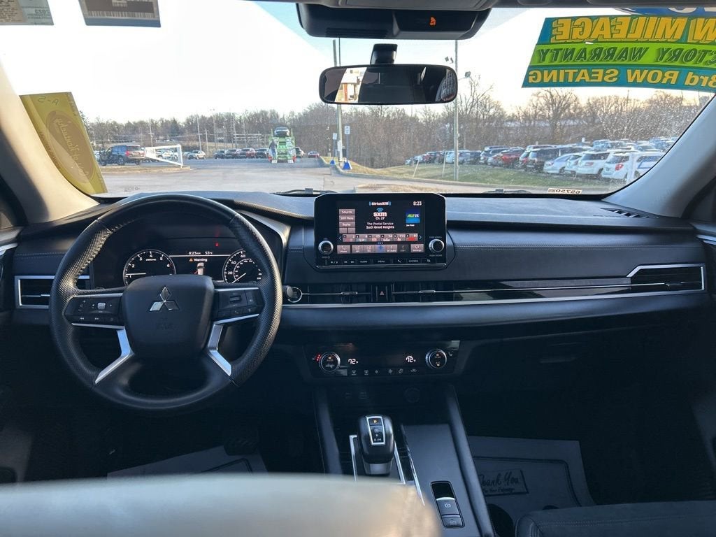 2023 Mitsubishi Outlander SE