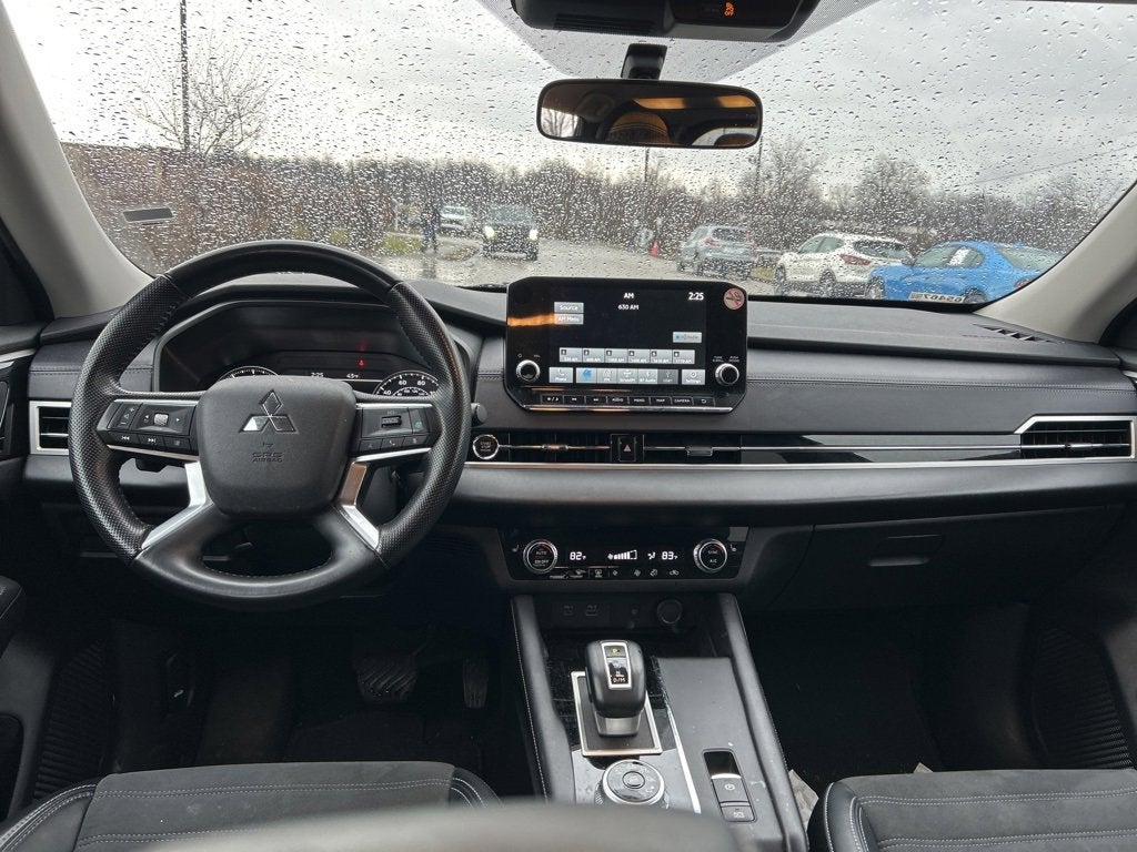 2024 Mitsubishi Outlander SE