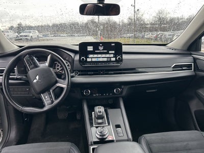 2024 Mitsubishi Outlander SE