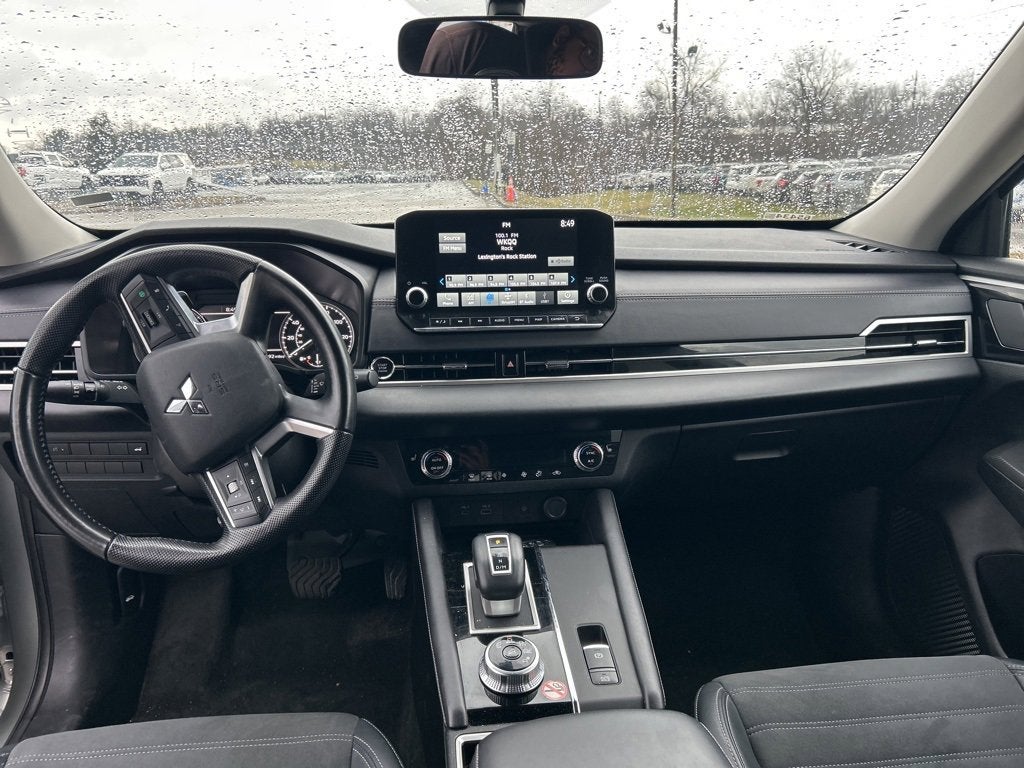 2024 Mitsubishi Outlander SE