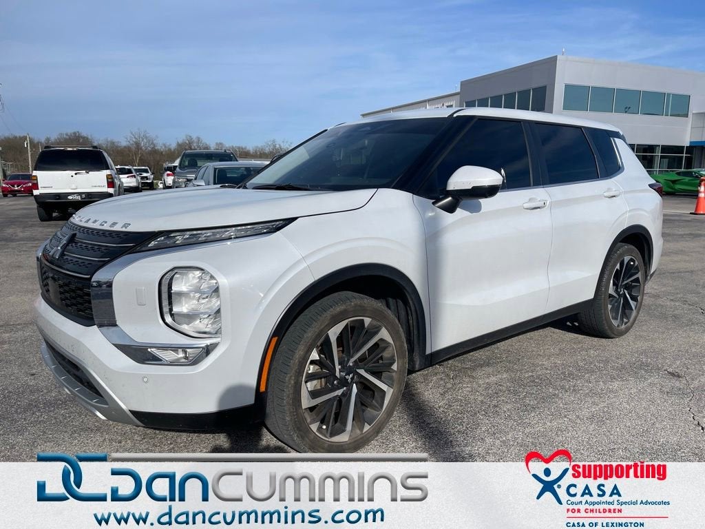 2023 Mitsubishi Outlander SE