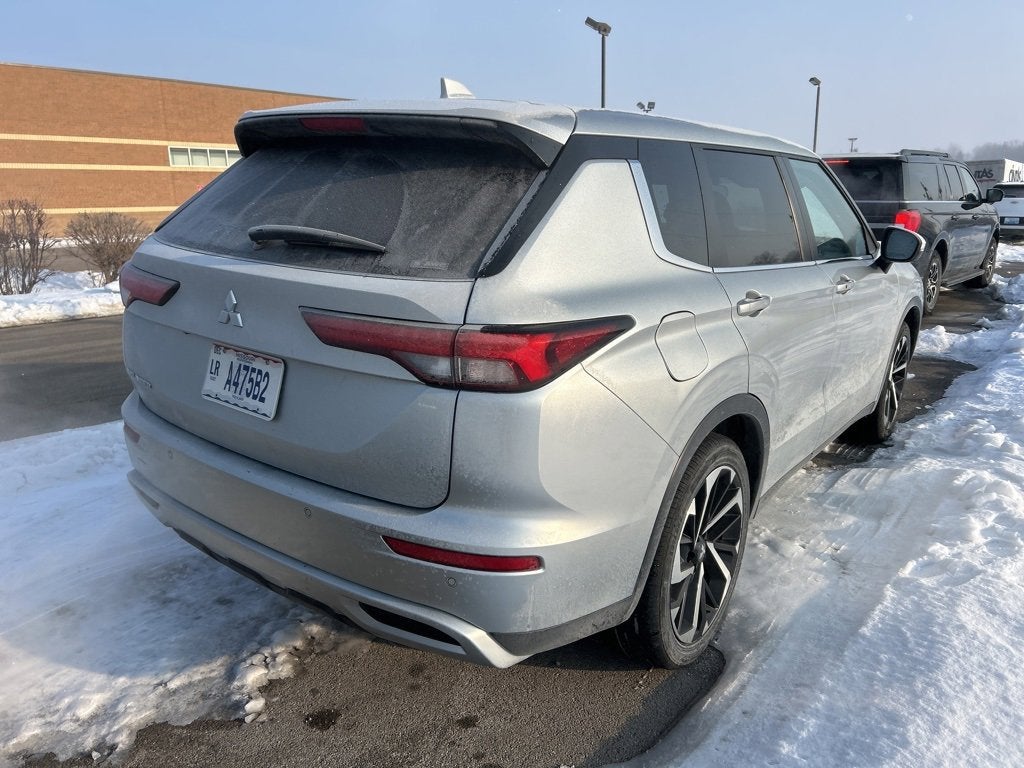 2024 Mitsubishi Outlander SE