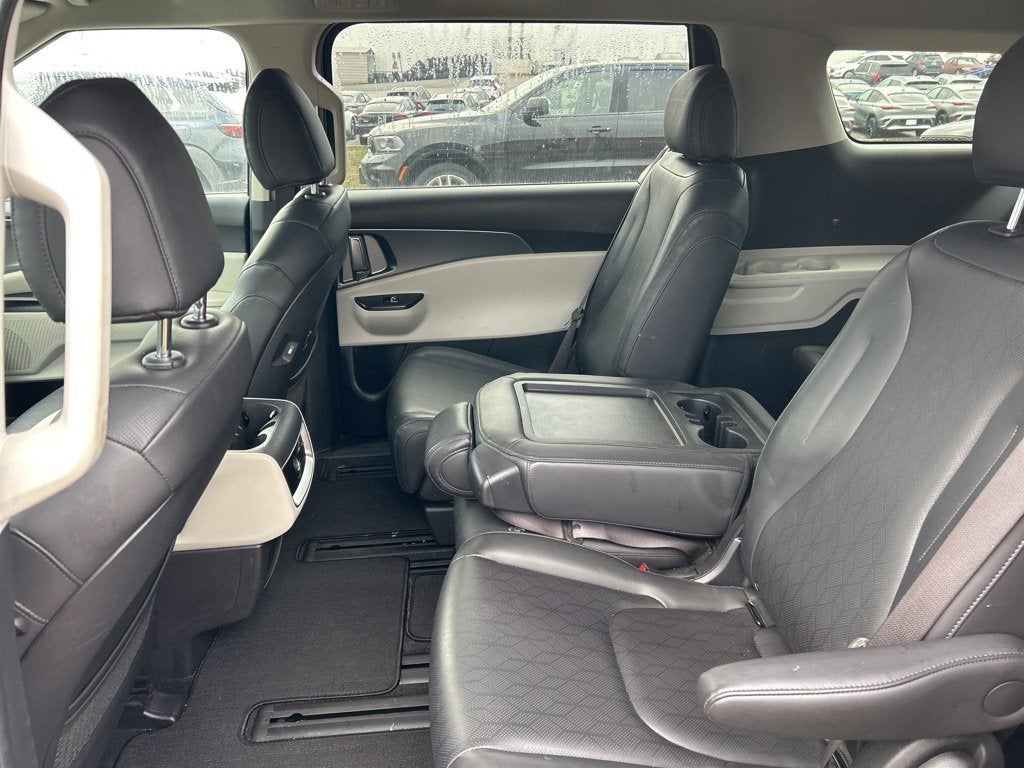 2024 Kia Carnival LX