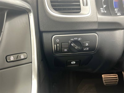 2017 Volvo V60 R-Design Platinum