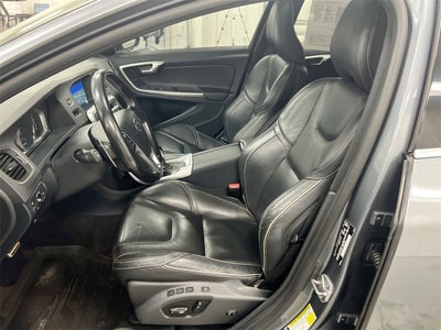 2017 Volvo V60 R-Design Platinum