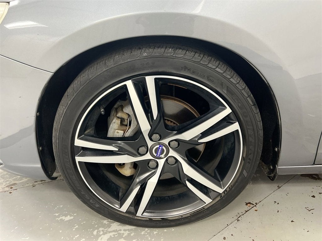 2017 Volvo V60 R-Design Platinum