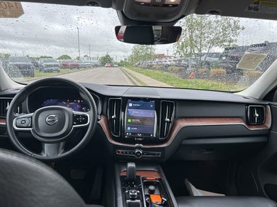 2023 Volvo XC60 Plus Bright Theme