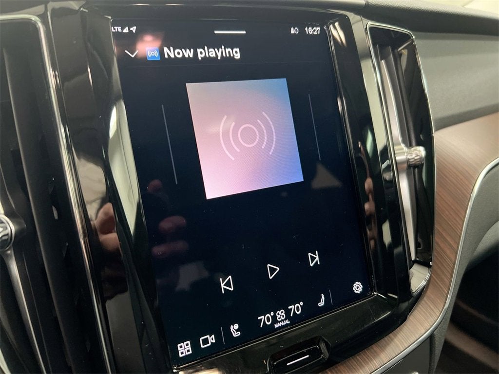 2024 Volvo XC60 Plus Dark Theme