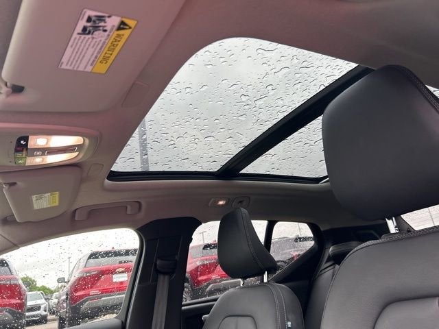 2024 Volvo XC40 Plus Dark Theme