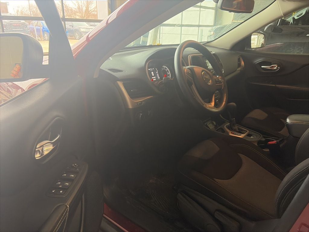 2015 Jeep Cherokee Sport