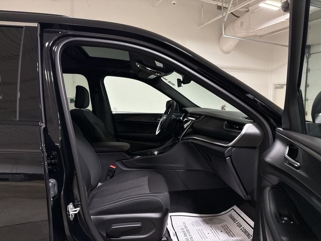 2025 Jeep Grand Cherokee Laredo