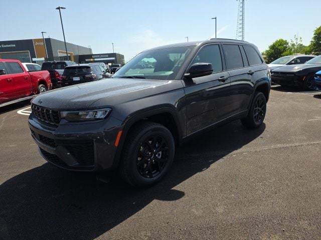 2026 Jeep Grand Cherokee Laredo Altitude