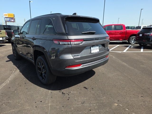 2026 Jeep Grand Cherokee Laredo Altitude