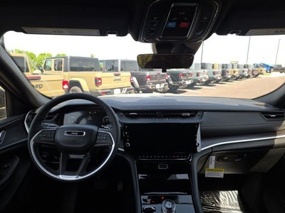 2026 Jeep Grand Cherokee Laredo Altitude