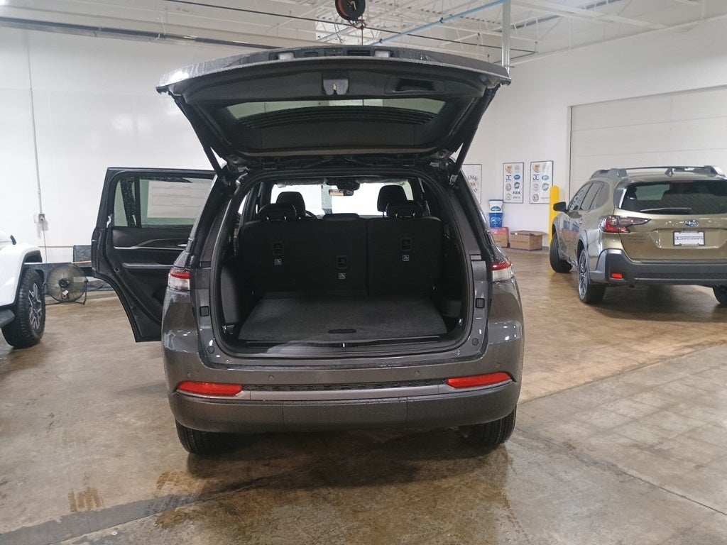 2026 Jeep Grand Cherokee Laredo