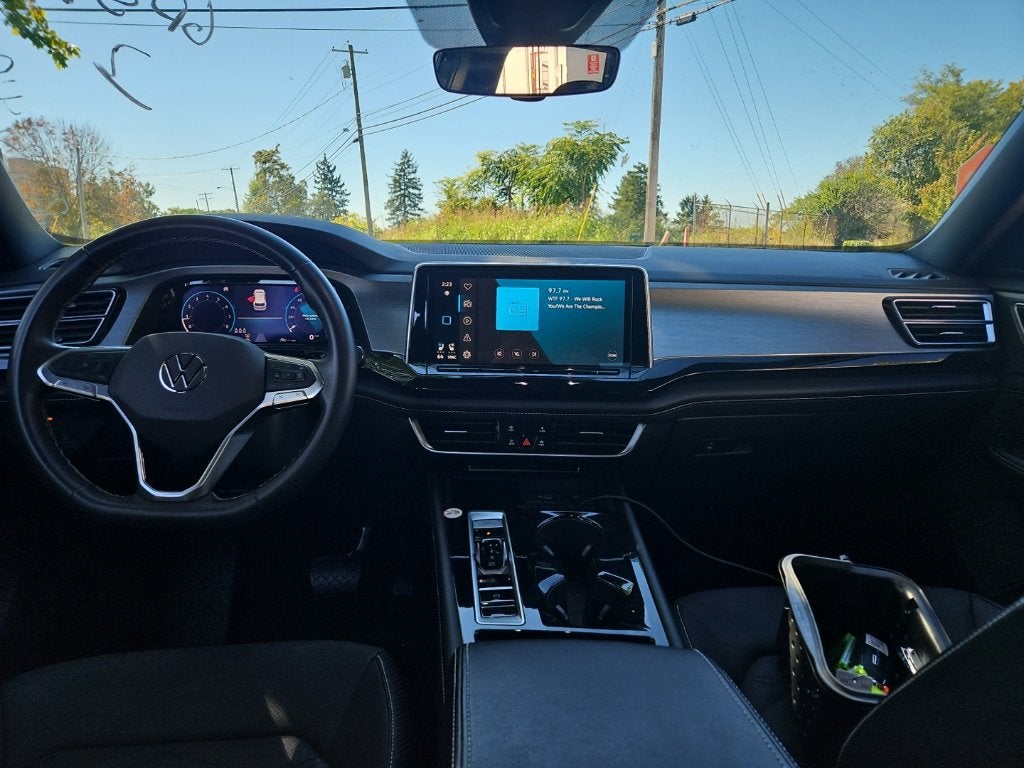 2024 Volkswagen Atlas Cross Sport 2.0T SE w/Technology