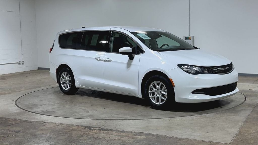 2023 Chrysler Voyager LX