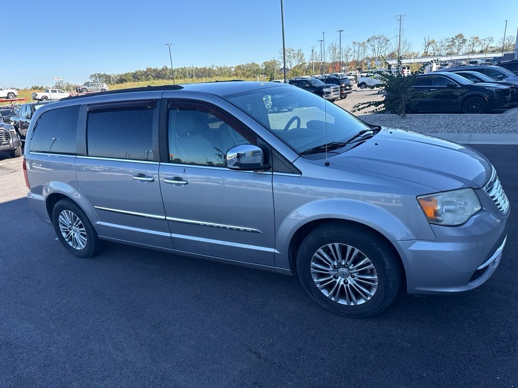 2014 Chrysler Town & Country Touring-L