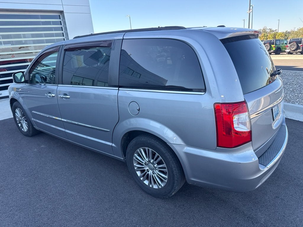 2014 Chrysler Town & Country Touring-L