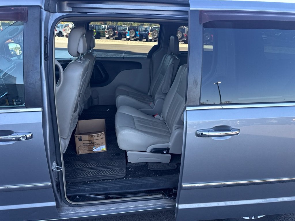 2014 Chrysler Town & Country Touring-L