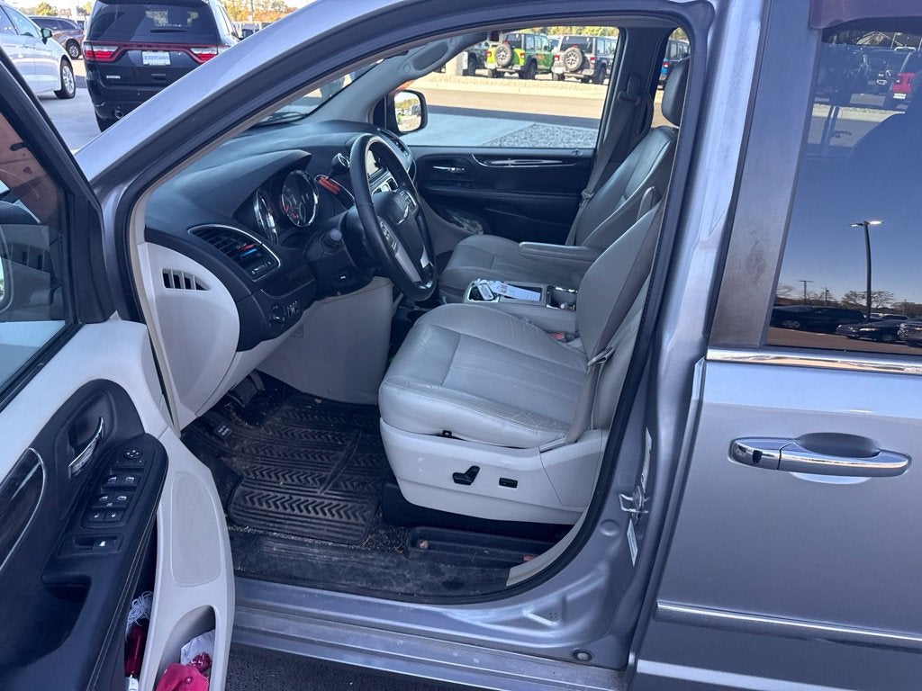 2014 Chrysler Town & Country Touring-L