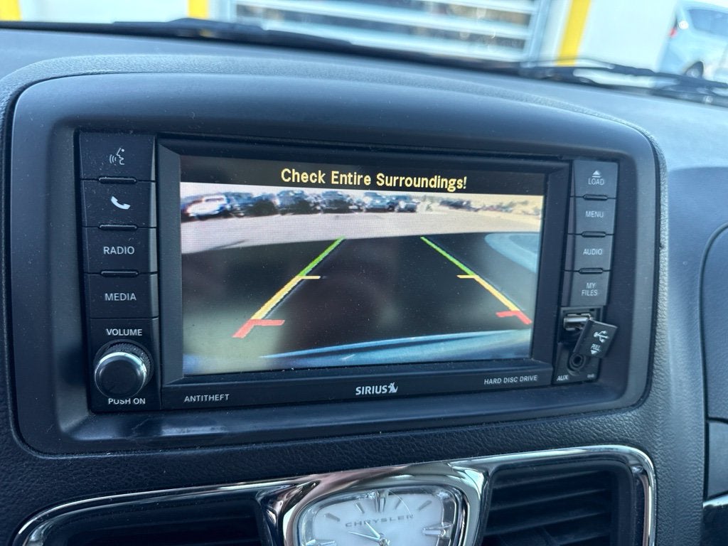 2014 Chrysler Town & Country Touring-L