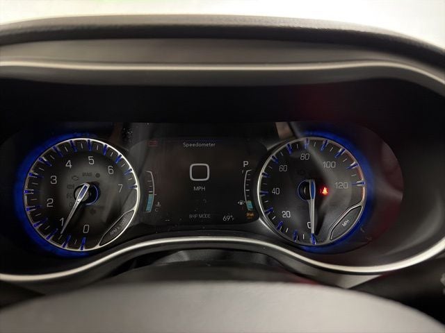 2027 Chrysler Pacifica Select