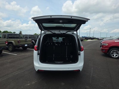 2027 Chrysler Pacifica Select