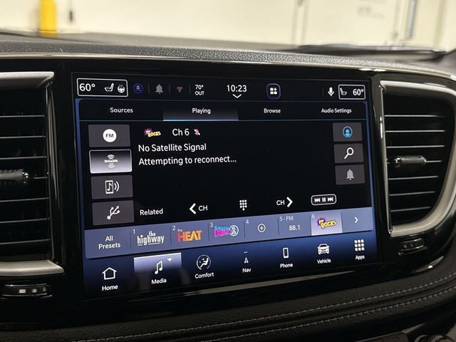 2027 Chrysler Pacifica Select