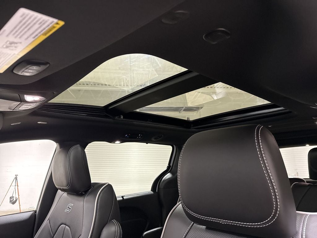 2027 Chrysler Pacifica Limited