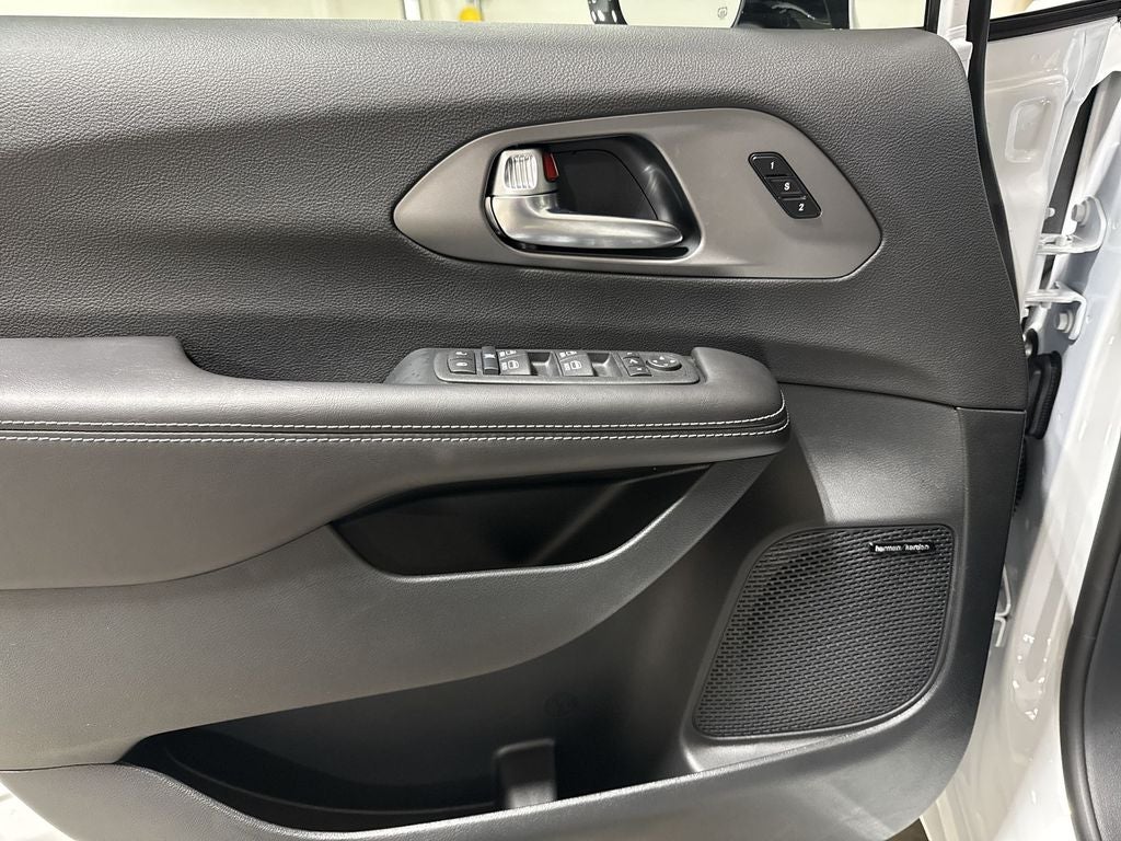 2027 Chrysler Pacifica Limited