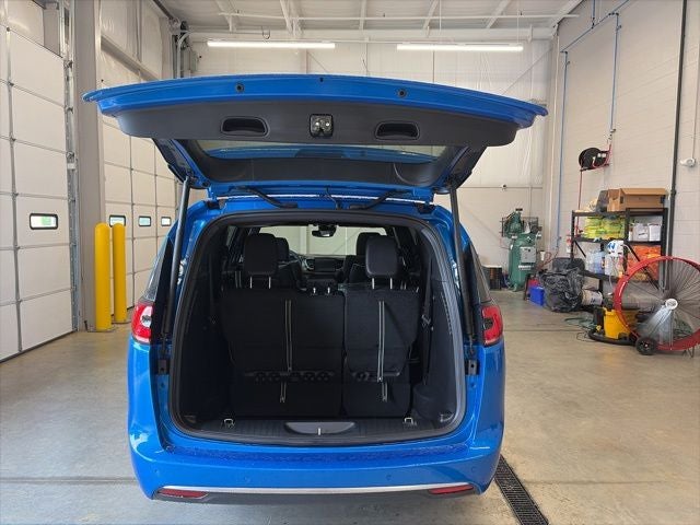 2027 Chrysler Pacifica Limited