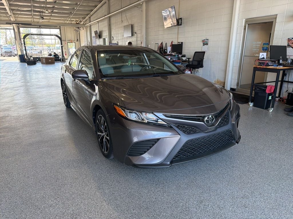2018 Toyota Camry SE