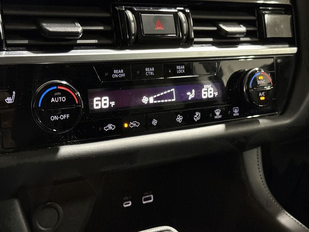 2025 Nissan Pathfinder SV