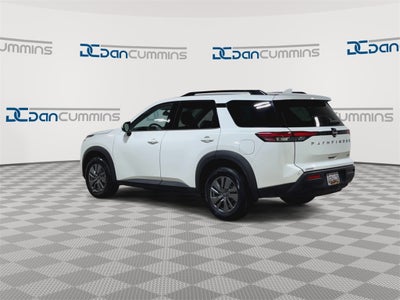 2024 Nissan Pathfinder SV